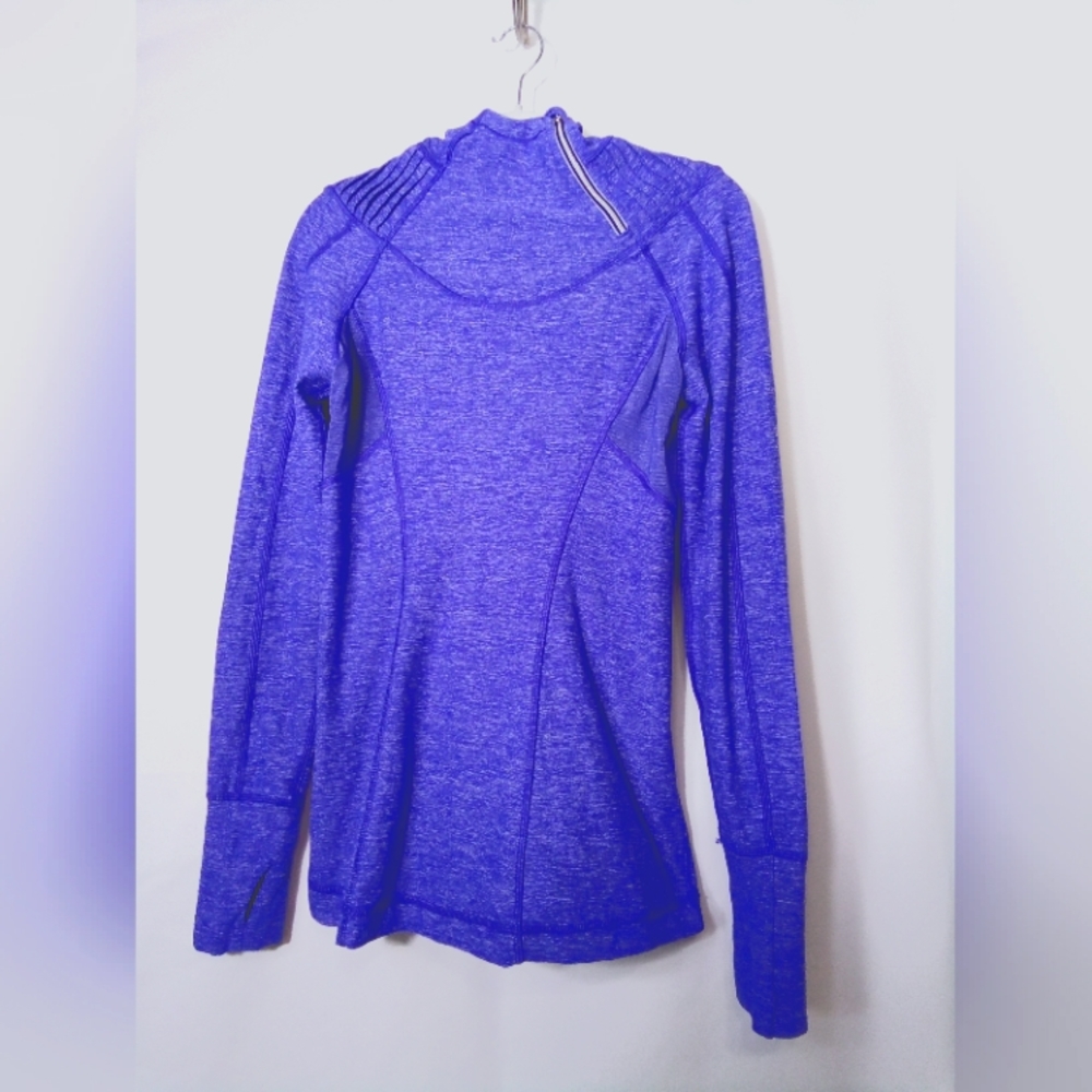 Lululemon Run Back on Track Pullover & Ponytail Hole in great condition